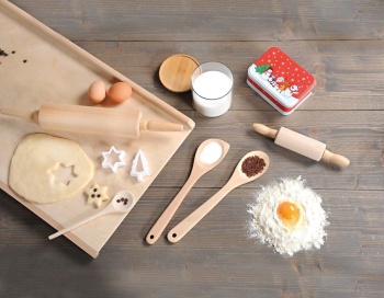 Набор юного кондитера: доска разделочная 30x20x5см, скалка, 2 формы, 2 ложки