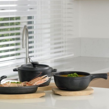 Кокот порционный Ø13.5см 550мл с крышкой на деревянной подставке