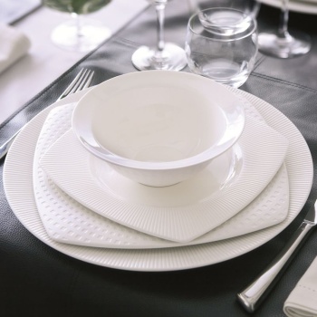 Тарелка 21.5см квадратная SATINIQUE