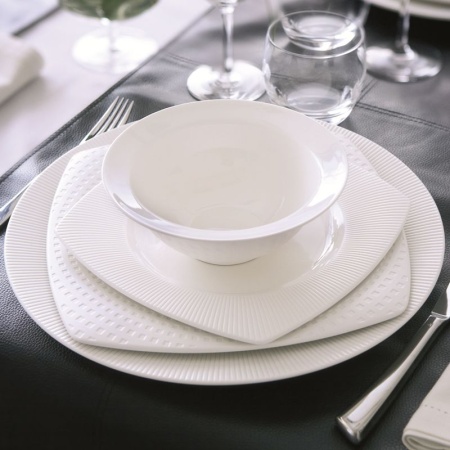 Тарелка 21.5см квадратная SATINIQUE