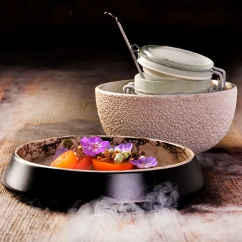 Блюдо для подачи с крышкой Ø15.8см Vulcanic белое - Raw by Kevala