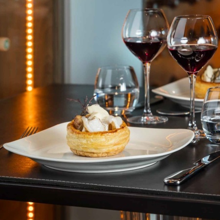 Тарелка квадратная 21x21см SKA