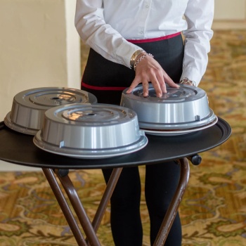 Поднос овальный с нескользящей поверхностью 68.5x56см Cambro черный