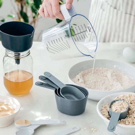 Набор из 9 предметов EXACT кувшин мерный, 6 мерных ложек, воронка и скребок