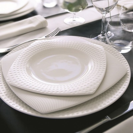 Тарелка 15см квадратная SATINIQUE