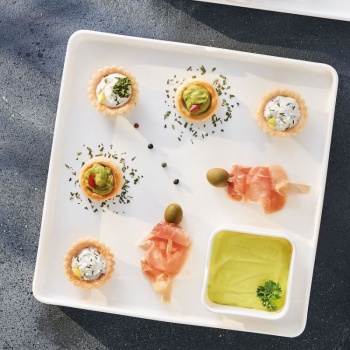 Блюдо квадратное 24см MEKKANO