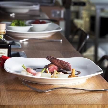 Тарелка квадратная 27x27см SKA